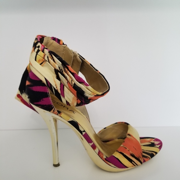 Icora Ankle Strap Sandal Heels with Bow - Picture 9 of 11